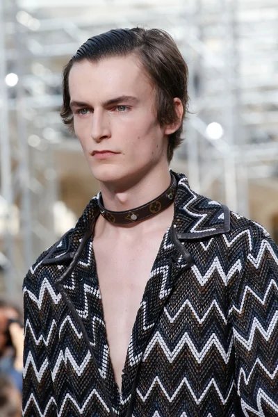 Look 14